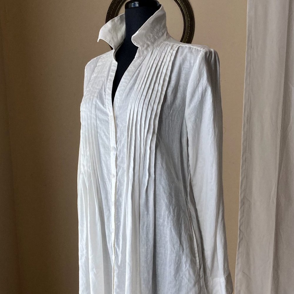 Preowned tsd by Stella Carakasi. White Hemp/Tencel Button Down Tunic Shirt.